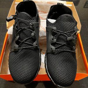 Steel-toe tennis shoe